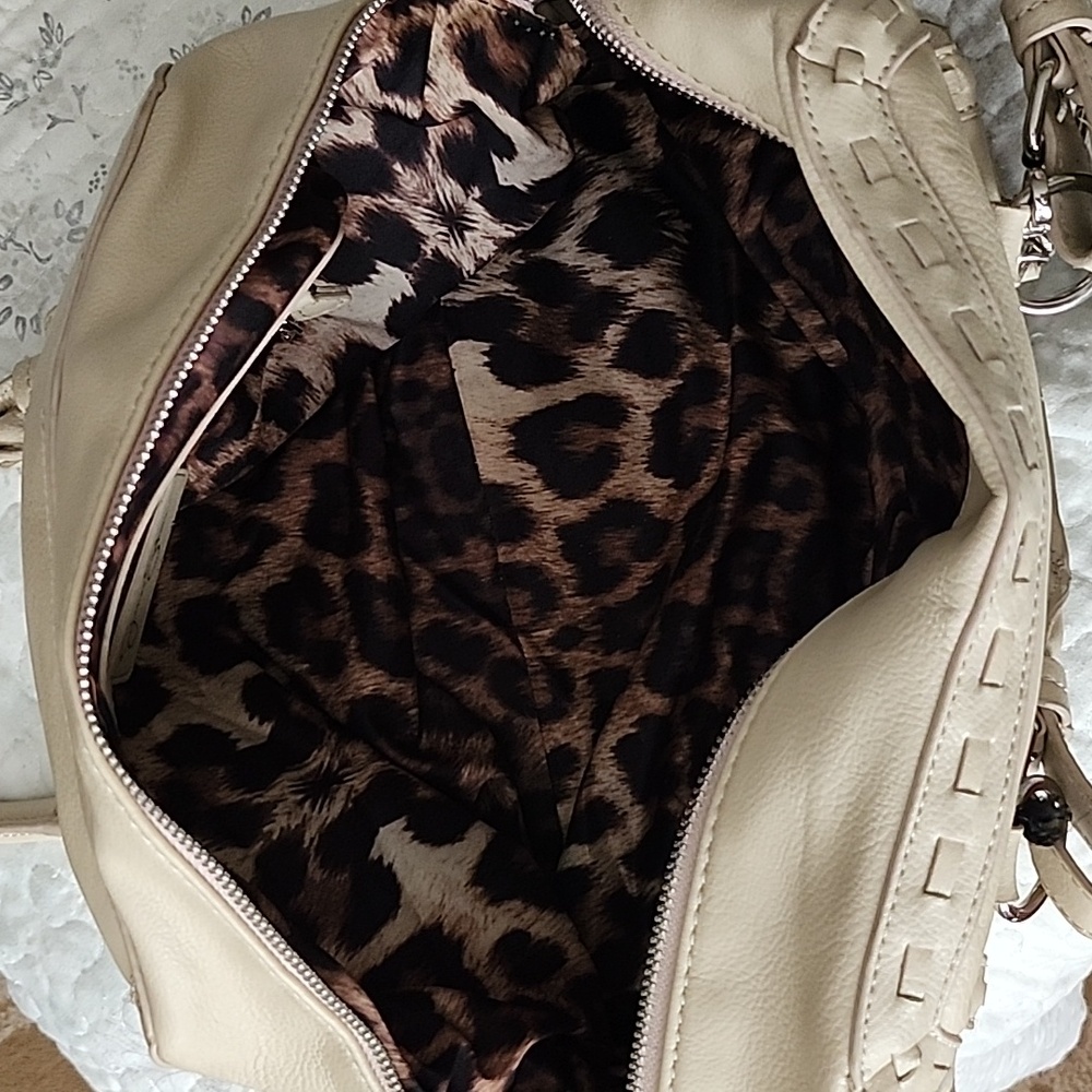 Jessica SIMPSON Elegant Cream Handbag. - Picture 6 of 8